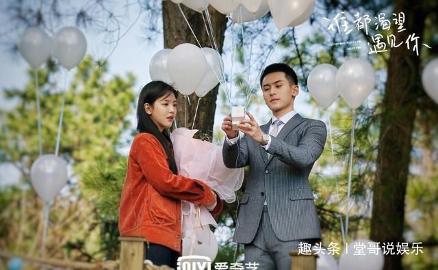 儿子结婚时父亲放声高歌。女儿结婚时父亲泪流满面:两场婚礼相隔仅9天